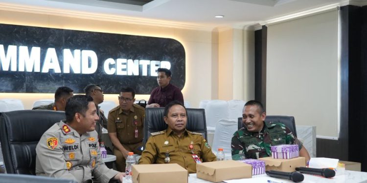 Bupati Tapin H Yamani saat zoom metting pencegahan Karhutla. (foto : istimewa)