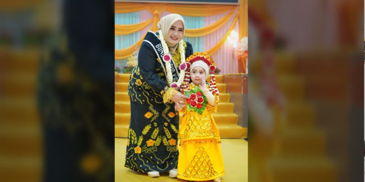 Ketua TP PKK Tapin Hj Faridah Yamani pada peringatan HAN di Tapin. (foto : istimewa)
