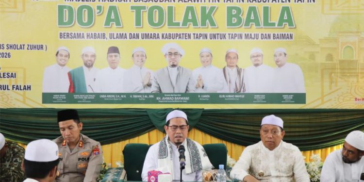 Wakil Bupati Tapin H Juanda saat menghadiri doa tolak bala bersama. (foto : istimewa)