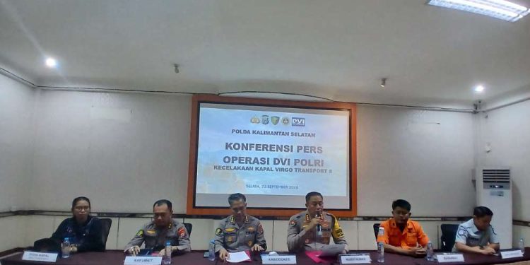 Konferensi Pers perkembangan evakuasi korban insiden KM Virgo Transport 8. (foto : shn/seputaran)