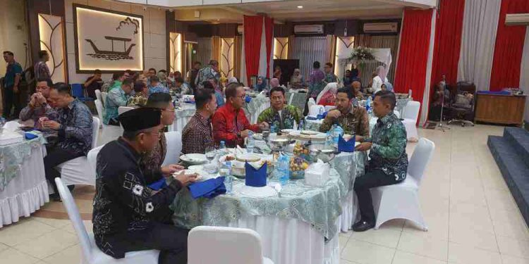 Jamuan makan malam yang digelar Pemko Banjarmasin untuk Kajari Banjarmasin. (foto : shn/seputaran)