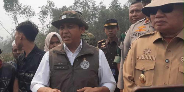 Menhut RI Raja Antoni bersama Gubernur Kalsel H Muhidin. (foto : shn/seputaran)