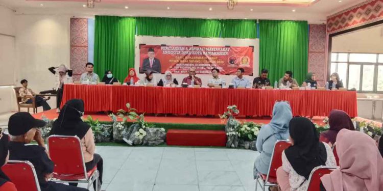 Anggota DPRD Banjarmasin Saut Nathan Samosir saat menggelar reses. (foto : smr/seputaran)