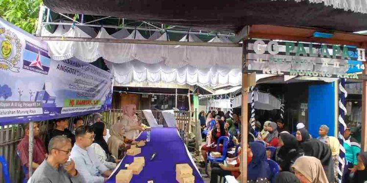 Anggota DPRD Banjarmasin Fraksi Demokrat Hj Masriyah saat menggelar kegiatan reses. (foto : shn/seputaran)