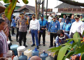 PAM Bandarmasih Sediakan 4 Tandon Air utuk Warga Kuin Cerucuk, Walikota dan Kapolresta Lakukan Peninjauan