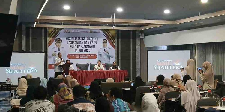 Sekdako Banjarmasin Ichrom Muftezar saat sambutan pada sosialisasi SNI. (foto : shn/seputaran)