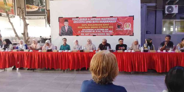 Saut Nathan Samosir, Anggota DPRD Banjarmasin saat menggelar reses. (foto : smr/seputaran)