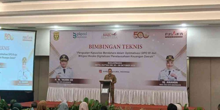 Sekdako Banjarmasin Ichrom Muftezar saat sambutan pada Bimtek. (foto : shn/seputaran)