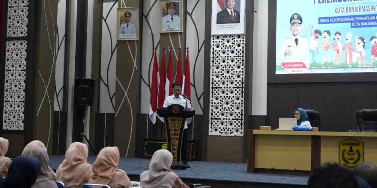 Walikota Banjarmasin HM Yamin saat sambutan pada Edukasi dan perlindungan anak. (foto : shn/seputaran)