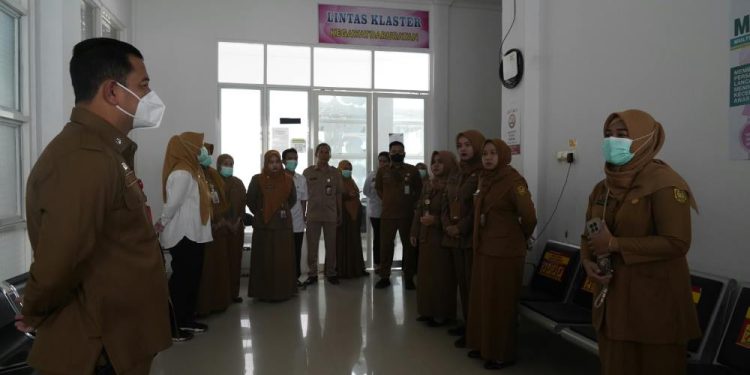 Sekdako Banjarmasin Ichrom Muftezar saat Sidak. (foto : shn/seputaran)
