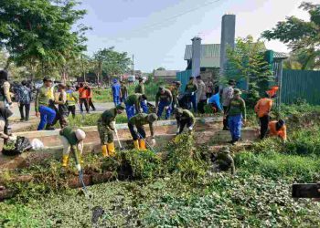 Sinergi Gerakan Banjarmasin Asri, Bersihkan Sungai Alayung