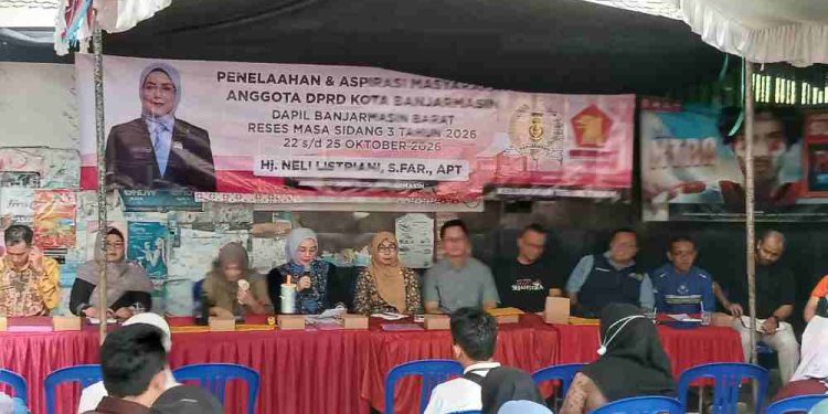 Anggota DPRD Banjarmasin Hj Neli Listriani serap aspirasi warga saat reses. (foto : shn/seputaran)