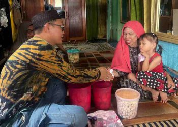 Disdik Banjarmasin Takziah dan Serahkan Tali Asih ke Keluarga Guru Meninggal