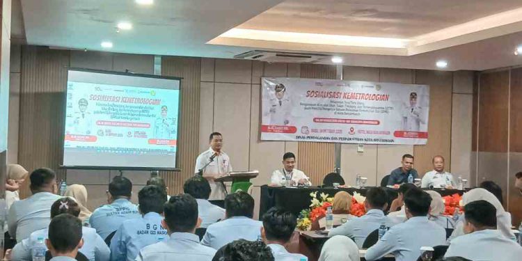 Sekdako Banjarmasin Ichrom Muftezar saat sambutan pada sosialisasi tera ulang untuk SPPG. (foto : shn/seputaran)