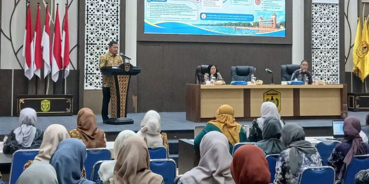Sekdako Banjarmasin Ichrom Muftezar saat sambutan di kegiatan sosialisasi. (foto : shn/seputaran)