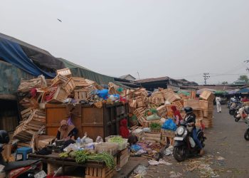 Tumpukan Sampah dan Area Kumuh Masih Ditemukan di Pasar Sentra Antasari