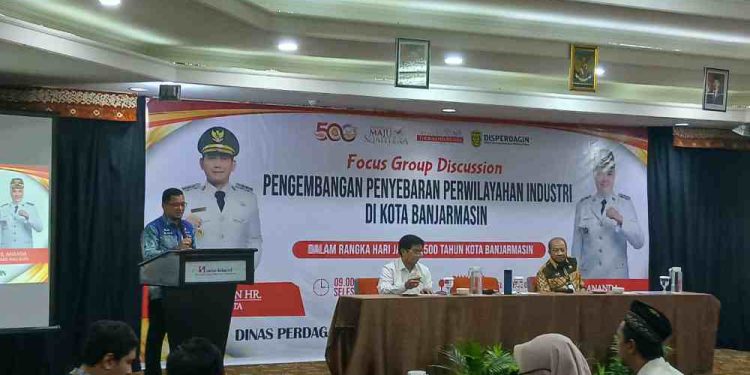 Sekdako Banjarmasin Ichrom Muftezar saat membuka FGD. (foto : shn/seputaran)