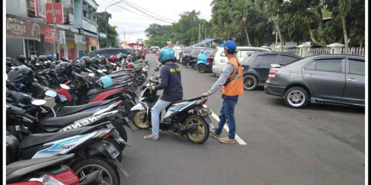 Parkir yang pembayarannya dengan QRIS. (foto : istimewa)